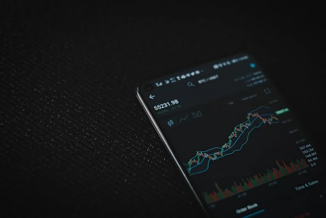 Trading Explained: What It Is and Key Concepts for Beginners